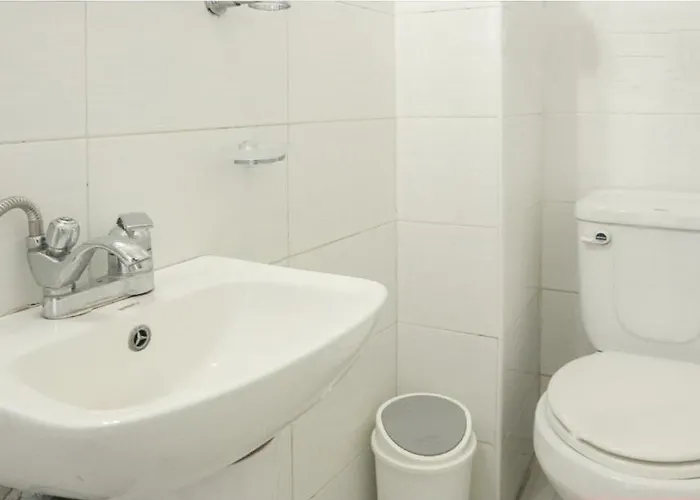 Hostel White Story *