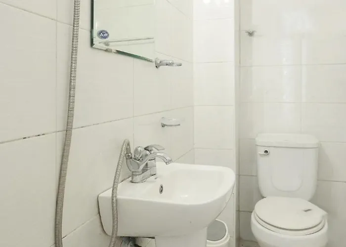 Hostel White Story