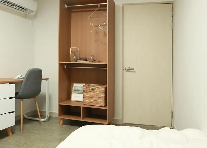 Hostel White Story